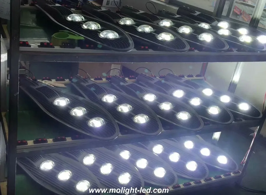 Iluminacion Exterior LED 150W PARA Espacios Y Jardines 150W LED Road Lamp