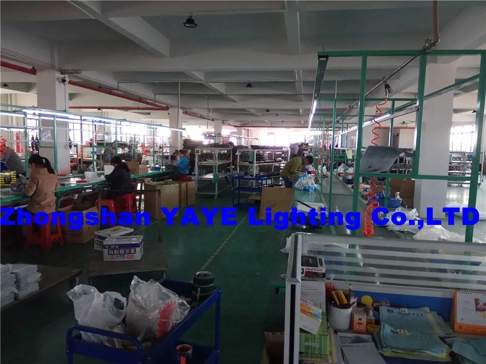 Manufacturer Factory Distributor 600W/500W/400W/300W/200W/150W/100W/50W Solar LED Street Light Outdoor All in One Camera COB SMD Wall Flood Garden Road Light