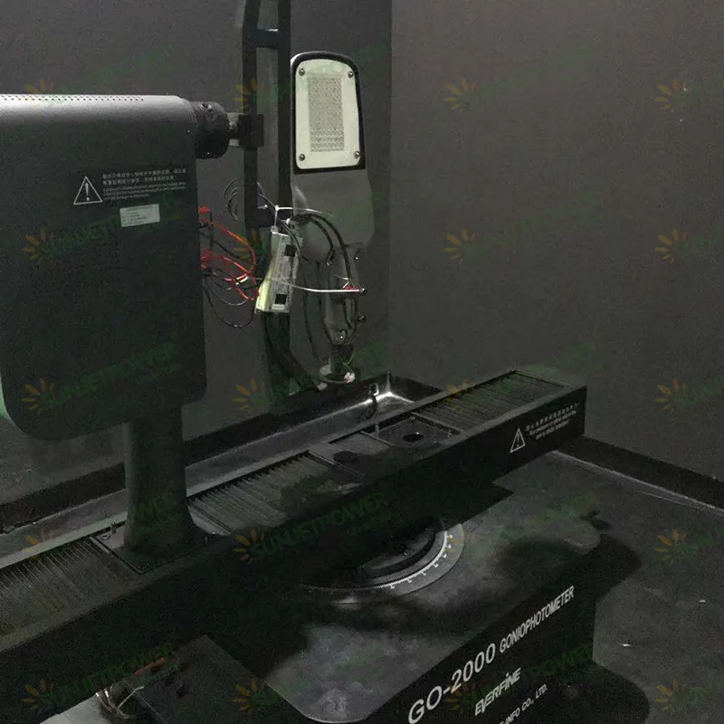 Outdoor Government Project Jinko Panel High Power 70W 165lm/W LED Street Light TUV SGS BV Inspected Factory for Integrated All in One Lampadaire Solaire