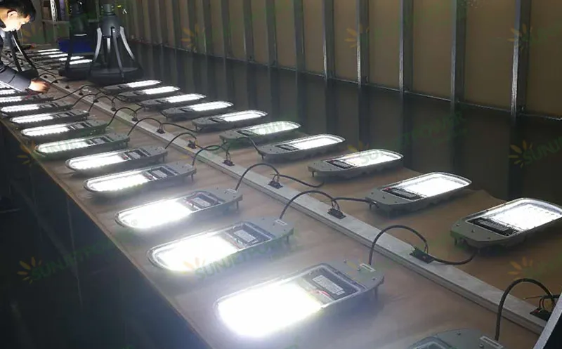 Outdoor Government Project Jinko Panel High Power 80W 160lm/W LED Street Light TUV SGS BV Inspected Factory for Integrated All in One Lampadaire Solaire