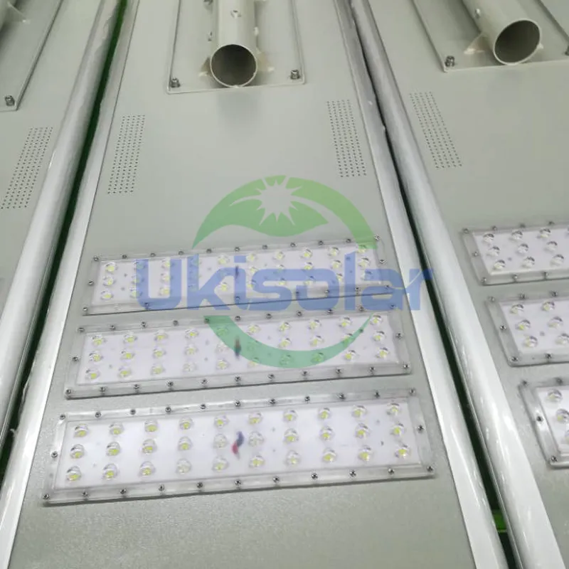 Ukisolar 2021 New Design Remote Control Outdoor Waterproof High Lumen 30W 60W 80W 100W LED Street Light Solar LED Lamp with CE RoHS FCC ISO